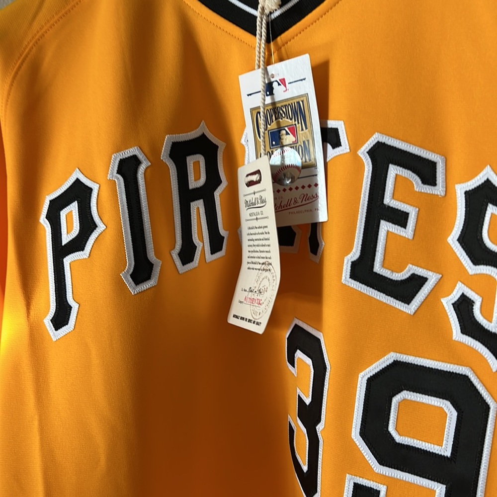 Pittsburgh Pirates Jersey - Picture 4 of 5